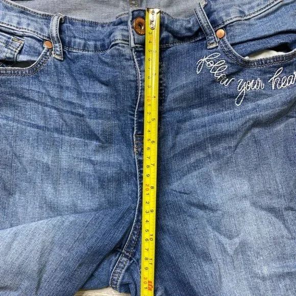 Torrid Girlfriend Stretch Skinny Jeans - Picture 12 of 14